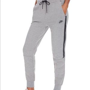 NIKE TECH FLEECE JOGGERS SIZE MEDIUM
